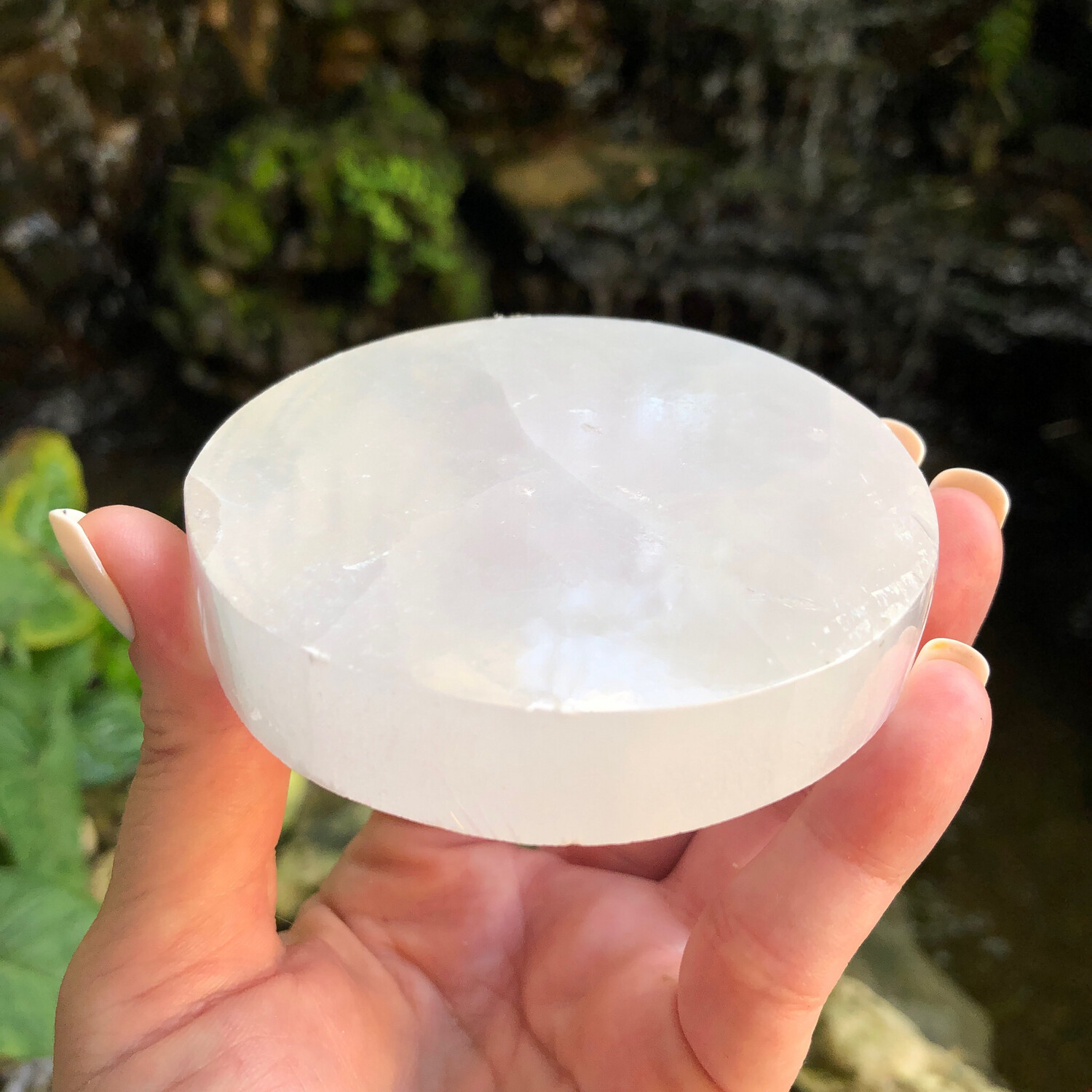 SELENITE ROUND CHARGING PLATE - SR 01