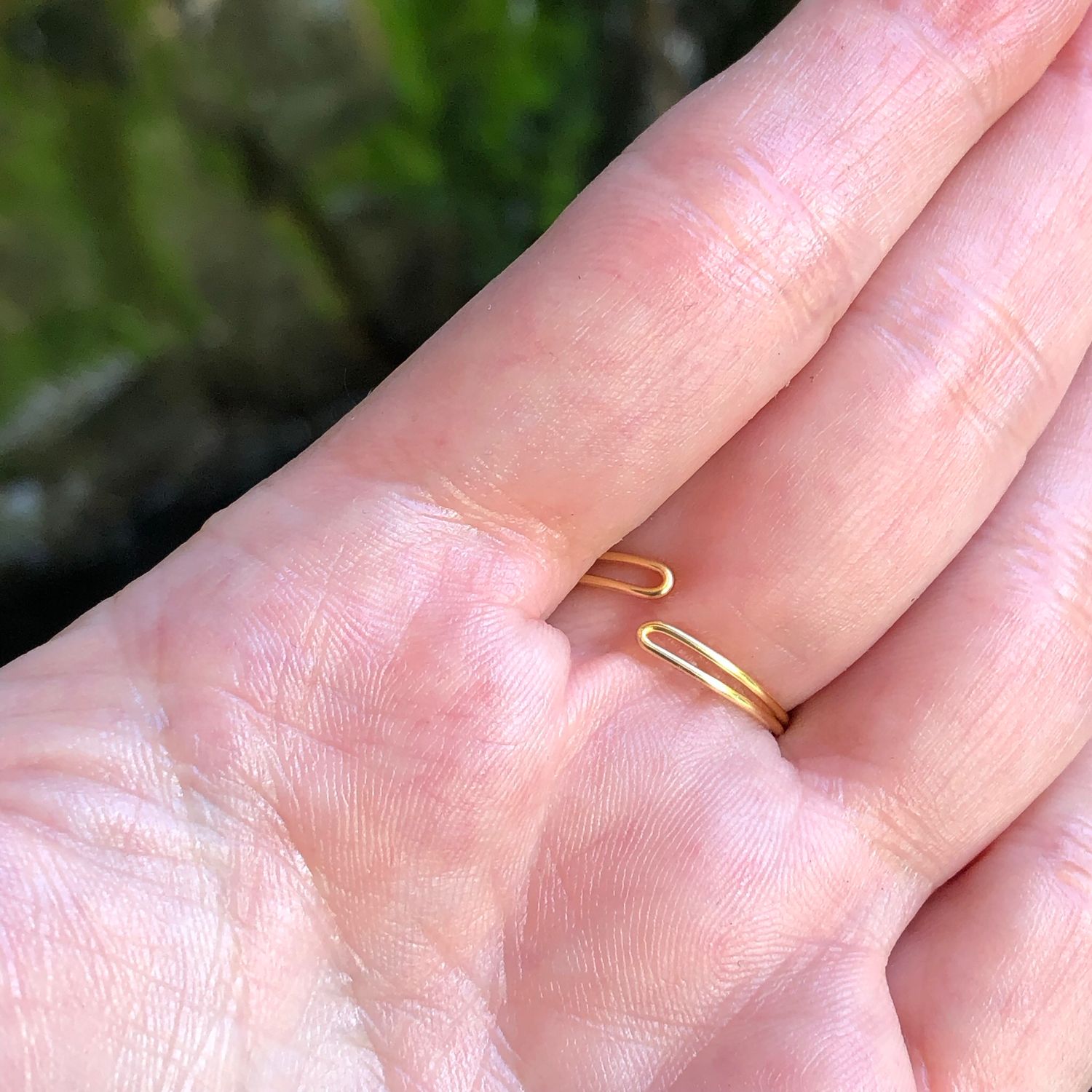 Shell Crystal Therapy Ring – Adjustable Gold Plated