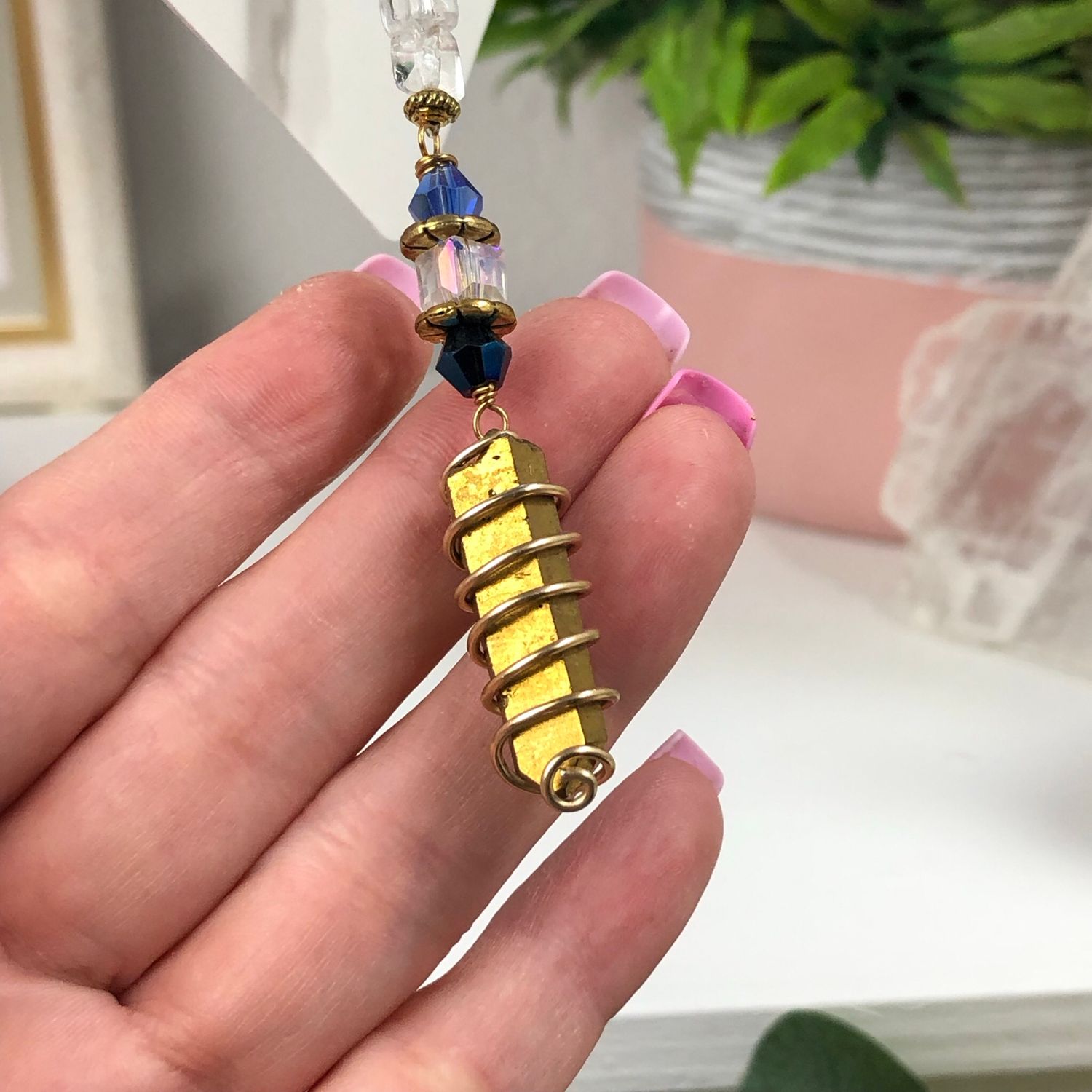 GOLD AURA QUARTZ POINT - Car Shield