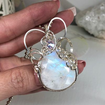 RAINBOW MOONSTONE (faceted) - Sterling Silver - Gemstone Crystal Therapy Pendant