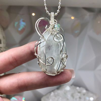RAINBOW MOONSTONE (faceted) - Sterling Silver - Gemstone Crystal Therapy Pendant RAINBOW MOONSTONE (faceted) - Sterling Silver - Gemstone Crystal Therapy Pendant