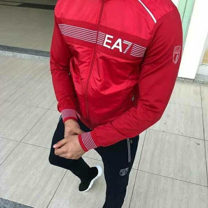 Armani melegítő