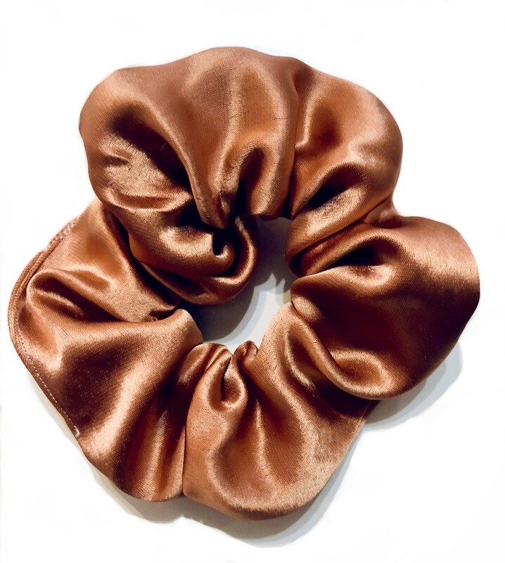 Satin gold scrunchie 🌟