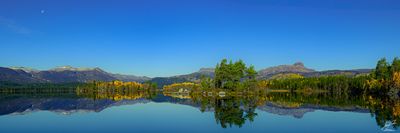 Bitihorn speglar ser i Øyangen ved Beitostølen