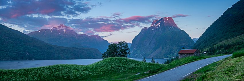 Vakre Kandalen som ligg ved foten av Skjorta og Breimsvatnet.