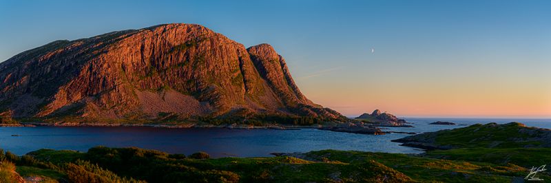 Kvannhodenfyr i solnedgang.