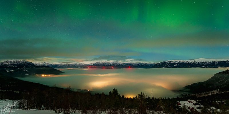 Skodde over Gloppefjorden og flott nordlys.