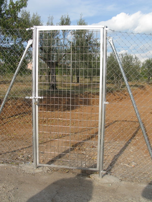 Puerta peatonal 0,90 por 2m de alto......En descuento!! Puerta peatonal 0,90 por 2m de alto......En descuento!!