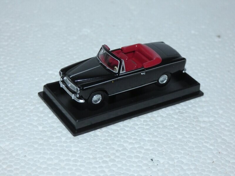 Peugeot 403 Cabrio von Brekina