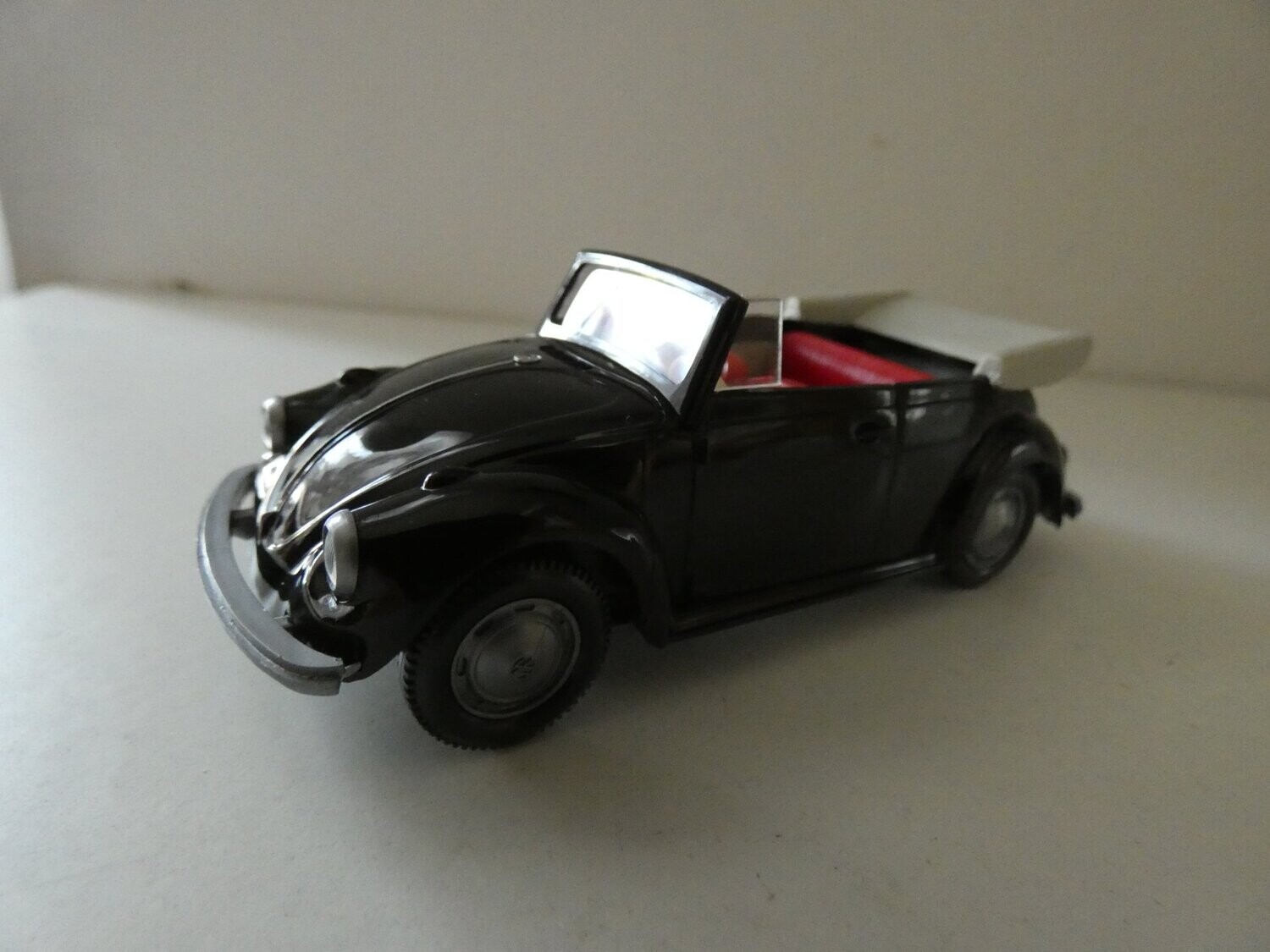 VW Käfer Cabrio in 1:40 von Wiking