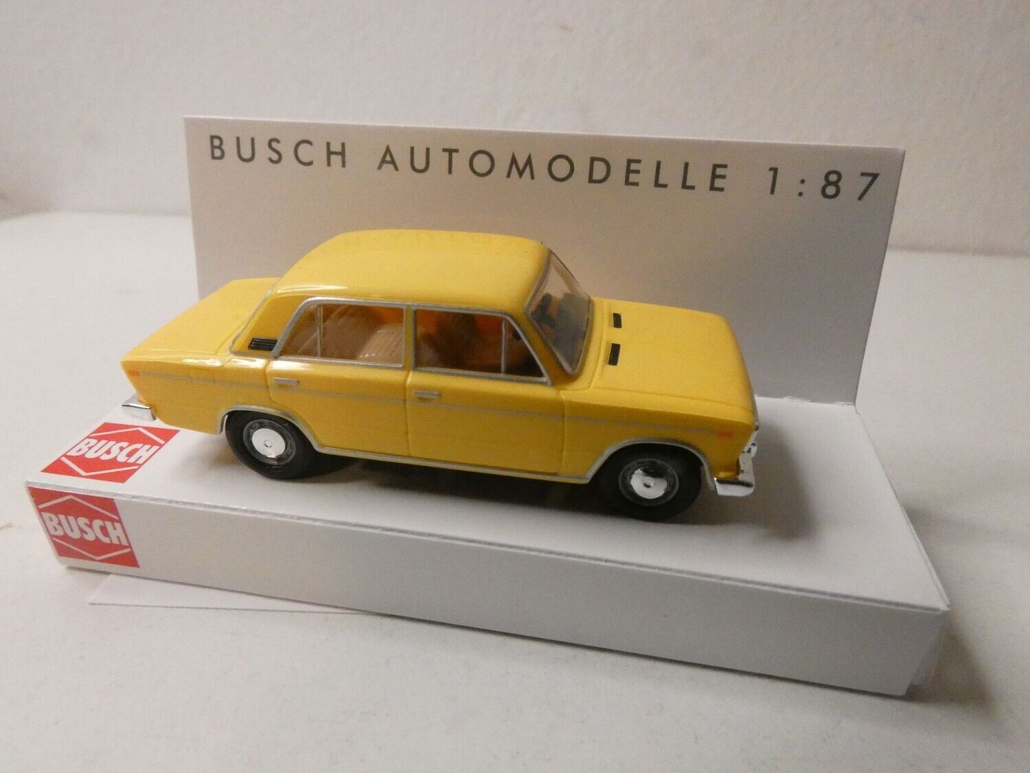 Lada 1600 in gelb von Busch in H0