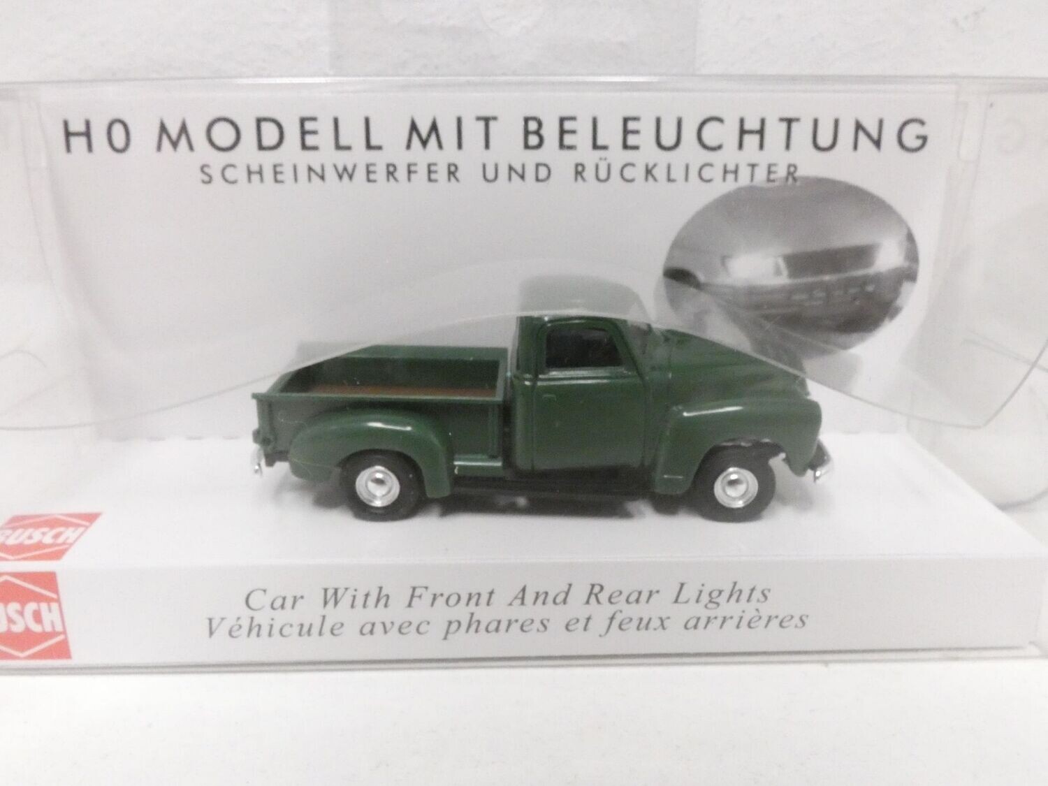 Chevrolet Pickup grün beleuchtet in H0 von Busch