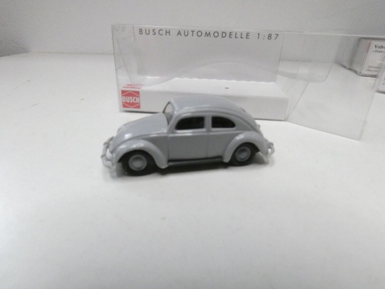 VW Käfer französische Militärregierung in H0 von Busch