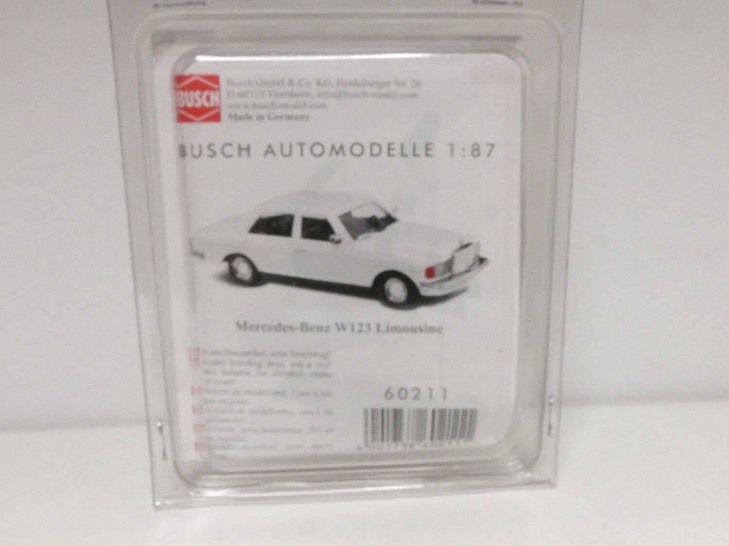 Mercedes W 123 Limousine Bausatz in H0 von Busch