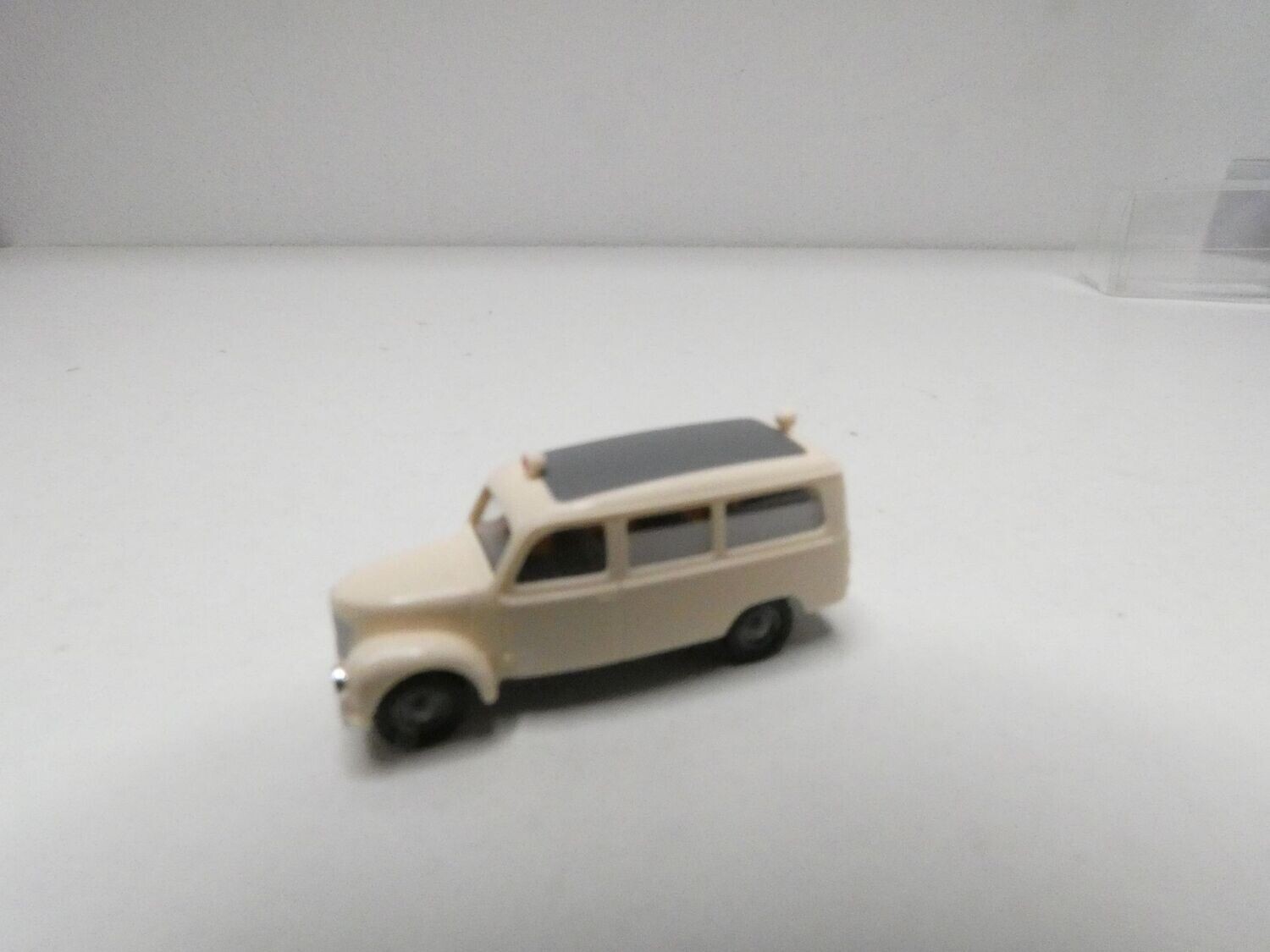 Framo V901/2 Krankenwagen in TT von Busch