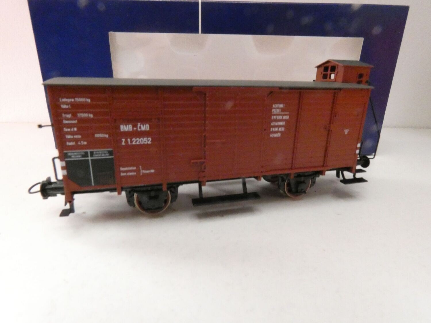 geschlossener Güterwagen mit Bremserhaus der BMB - CMD H0 von Roco in OVP