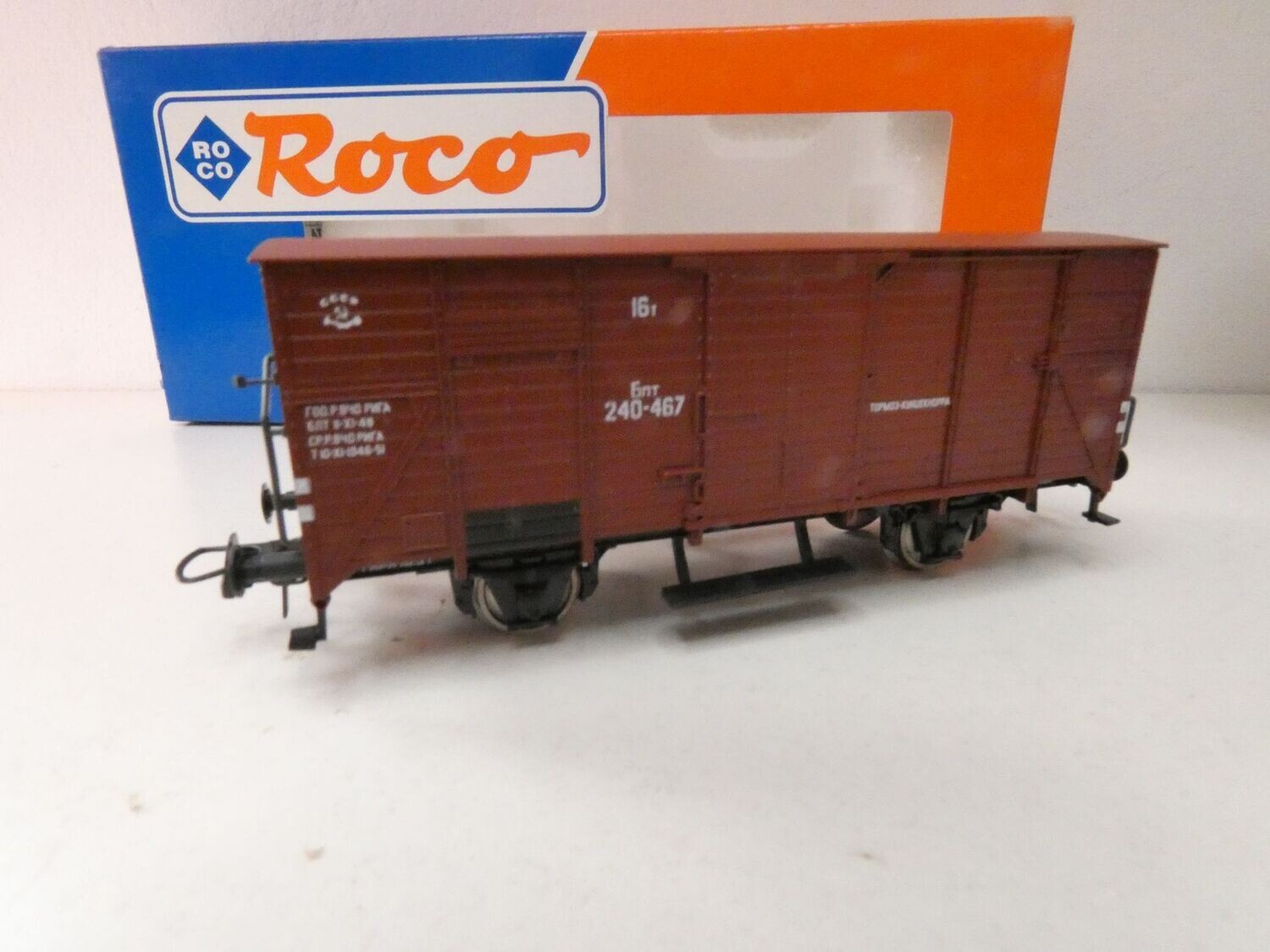 Geschlossener Güterwagen der SZD von Roco in OVP
