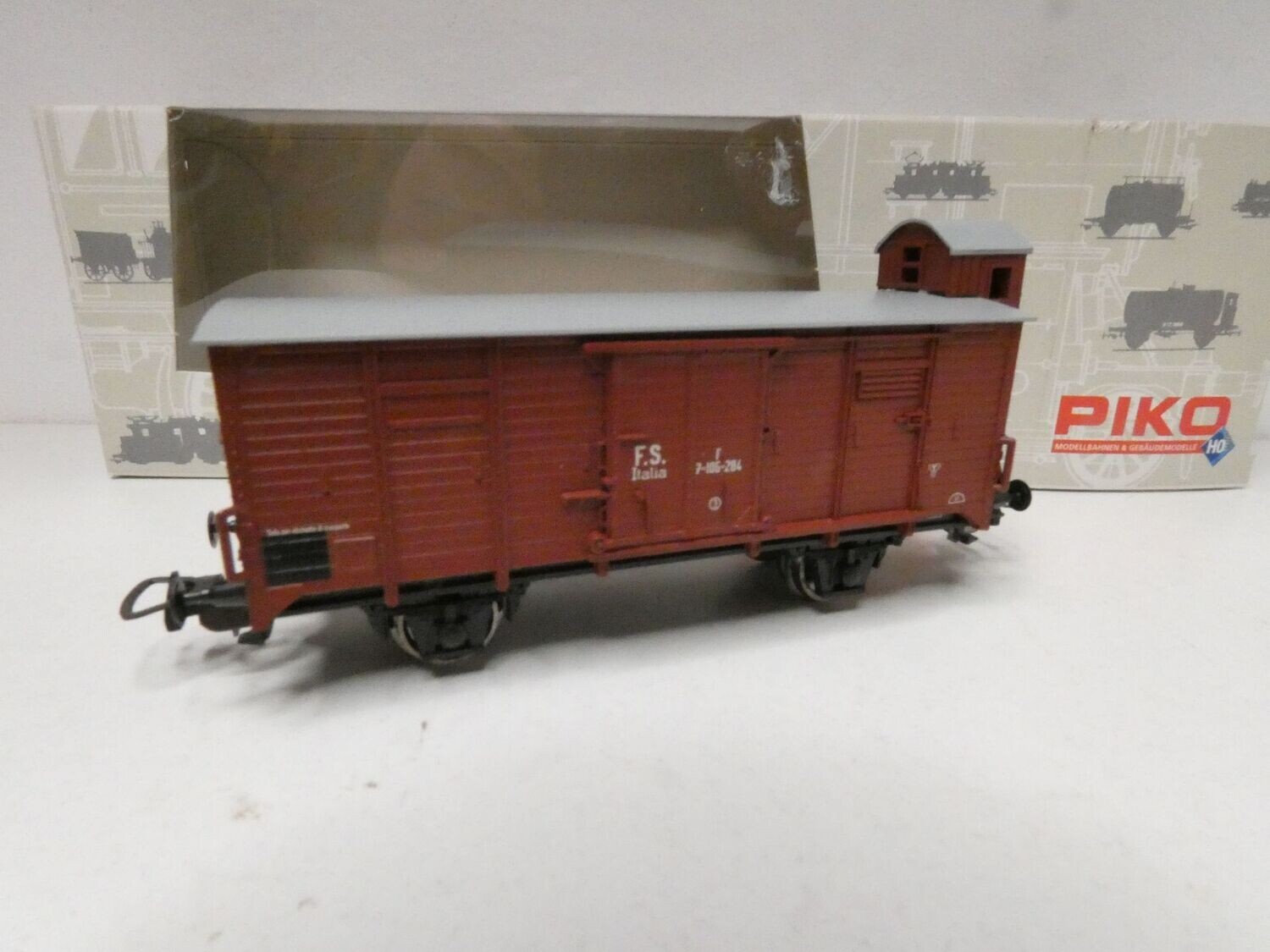 Gedeckter Güterwagen FS  in H0 von Piko