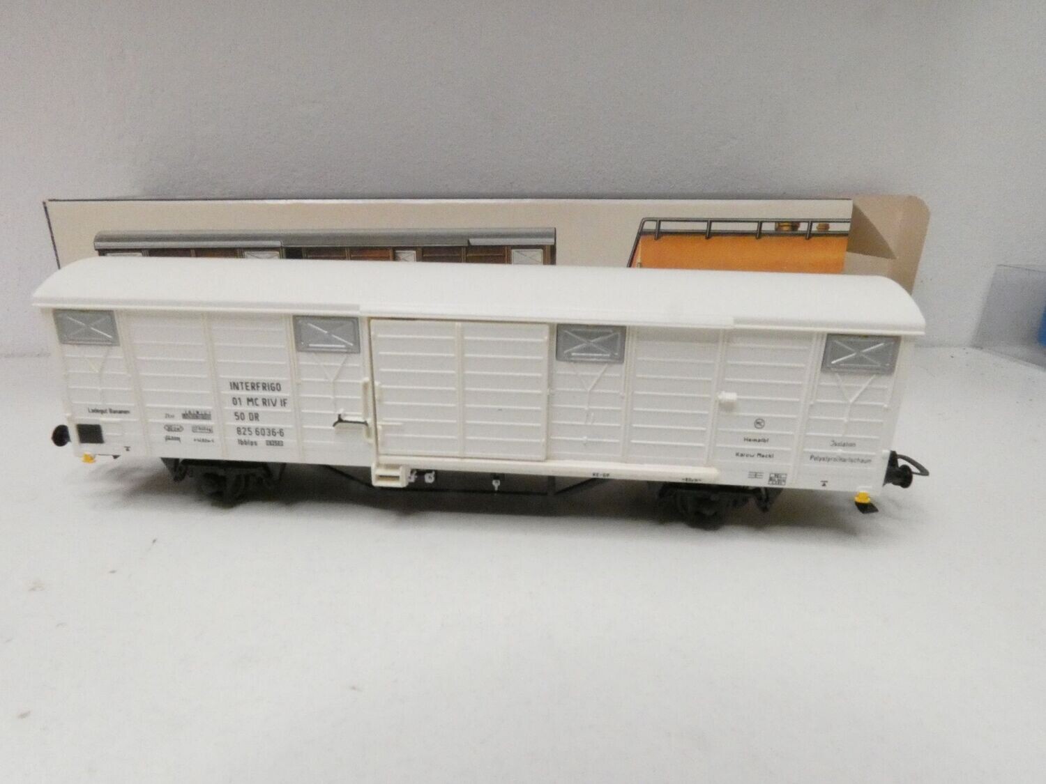 Güterwagen weiß der DR H0 von Piko alt in OVP