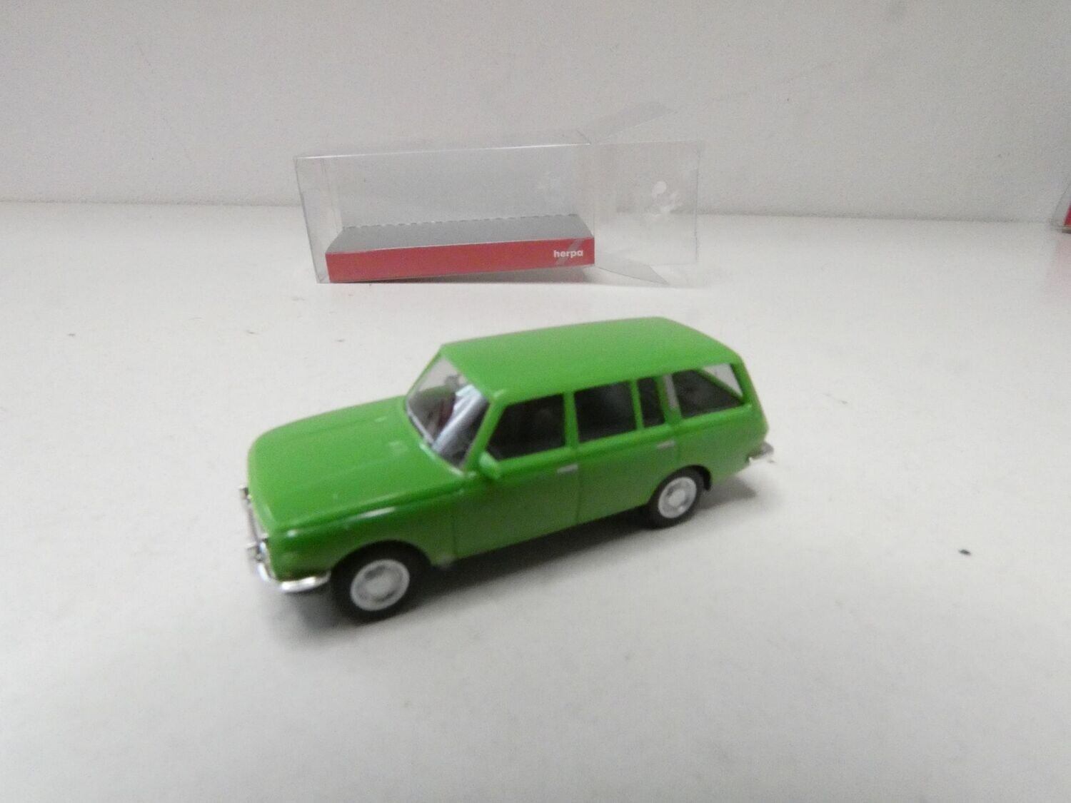 Wartburg 353 - 69 Tourist von Herpa H0 in OVP