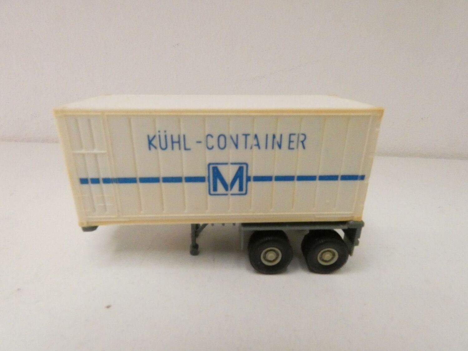 Container Auflieger mit Kühl Container von Permot in H0