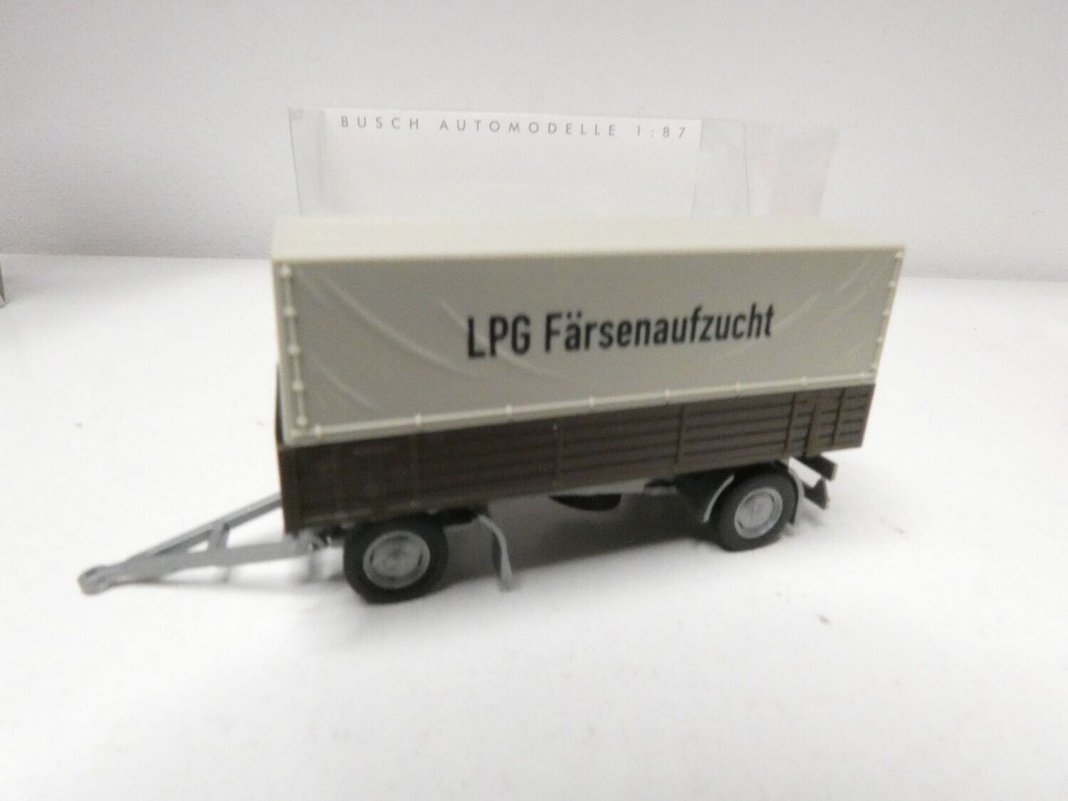 Anhänger "LPG Fersenaufzuchtt" von Busch H0 in OVP