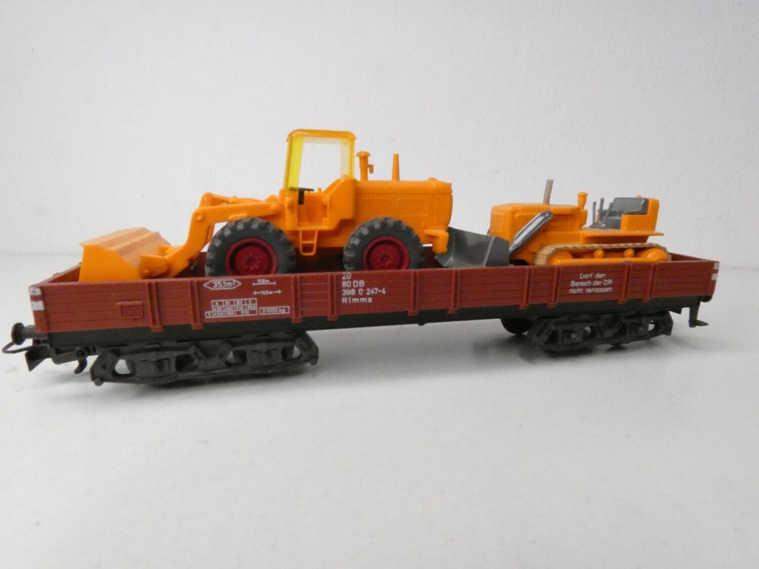 Niederbordwagen mit Planierraupe und Schaufellader von Märklin H0