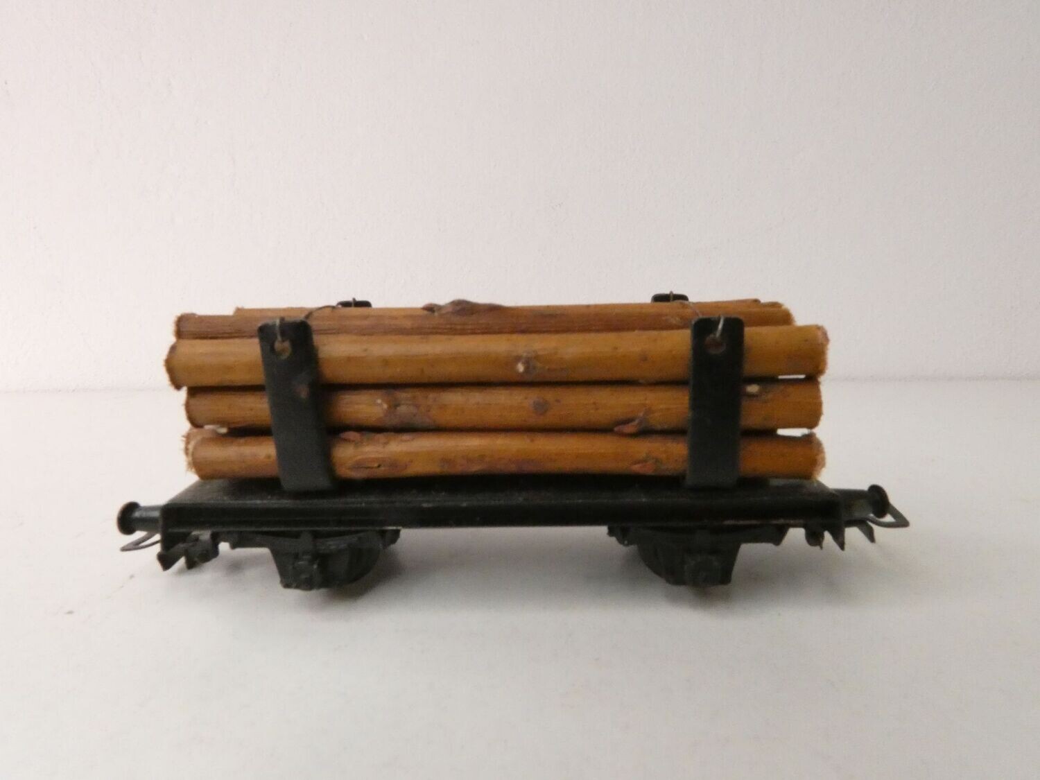 Rungenwagen mit Echtholzstämmen von Herr H0