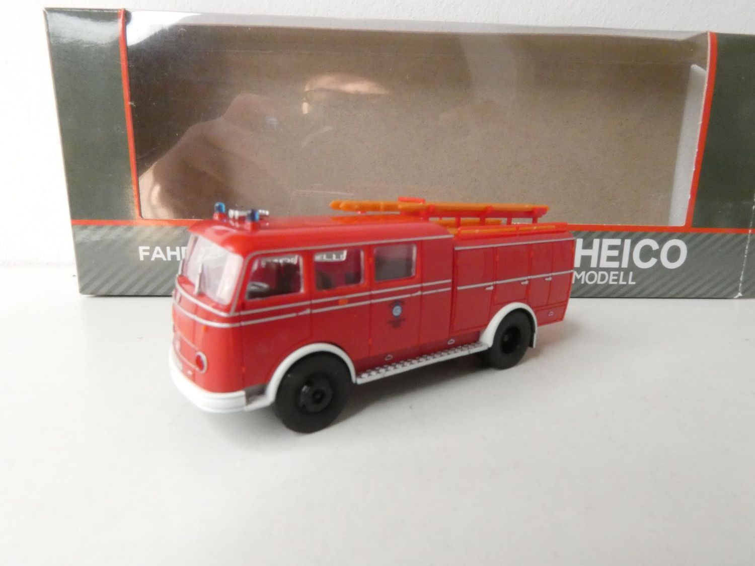 Tanklöschfahrzeug LP311 TLF 16 /Bachert CFK Koin von Heico Modell in OVP