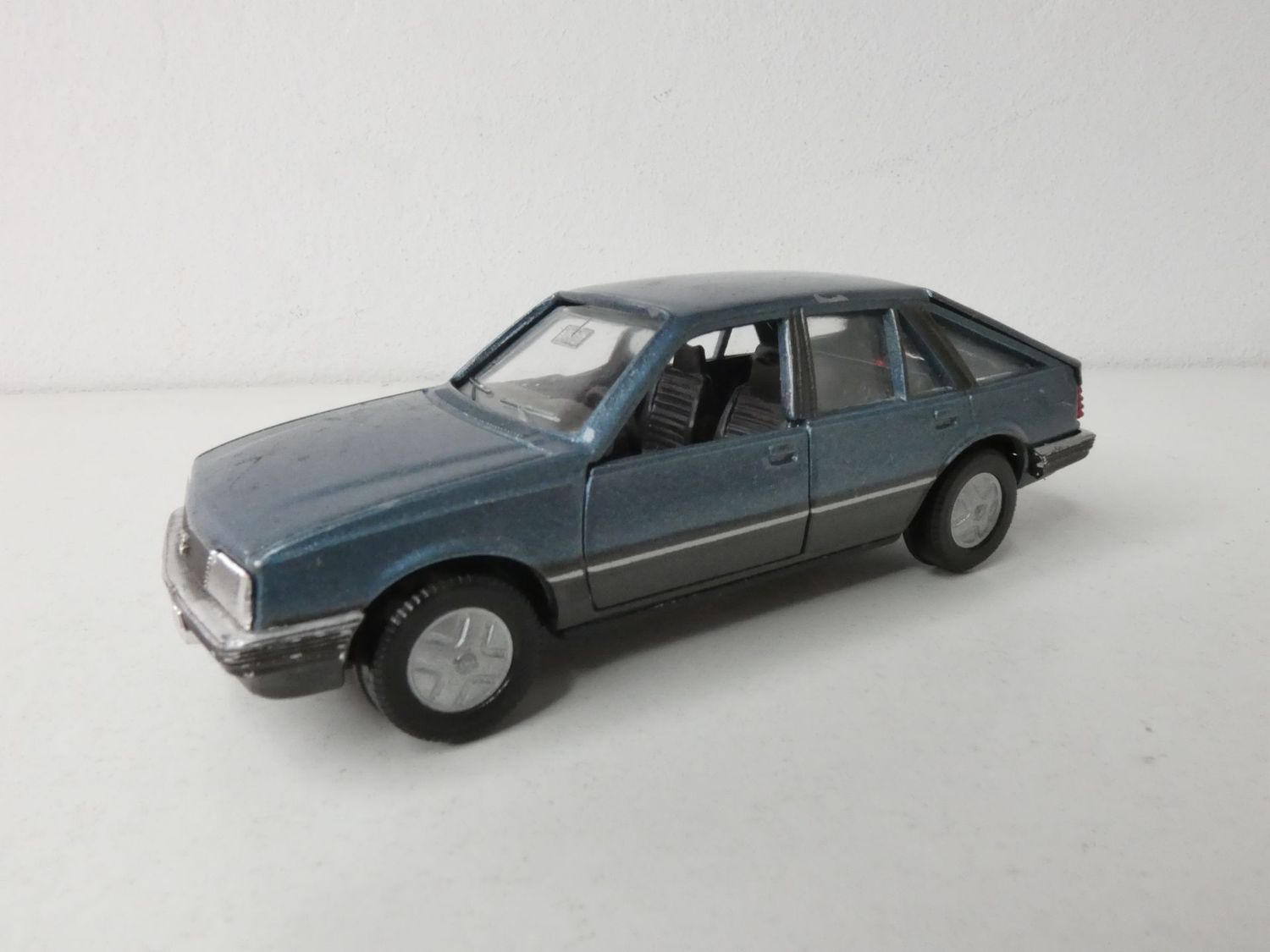 Opel  Ascona 1:43 von Gama