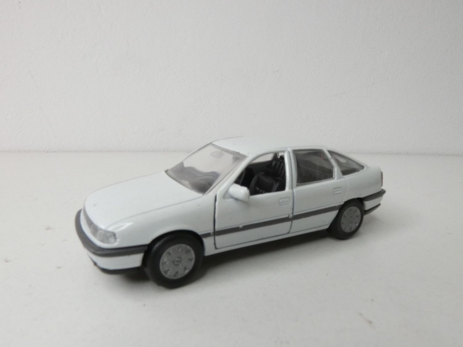 Opel Vectra 1:43 von Gama