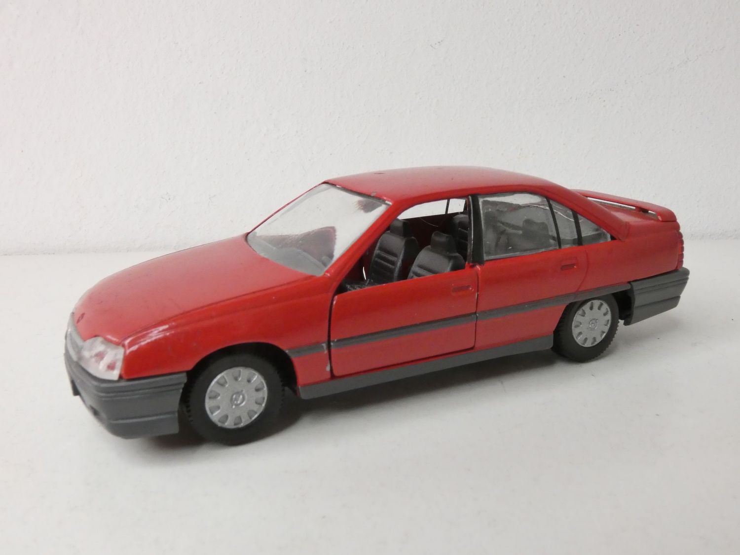 Opel  Omega 3000 1:43 von Gama