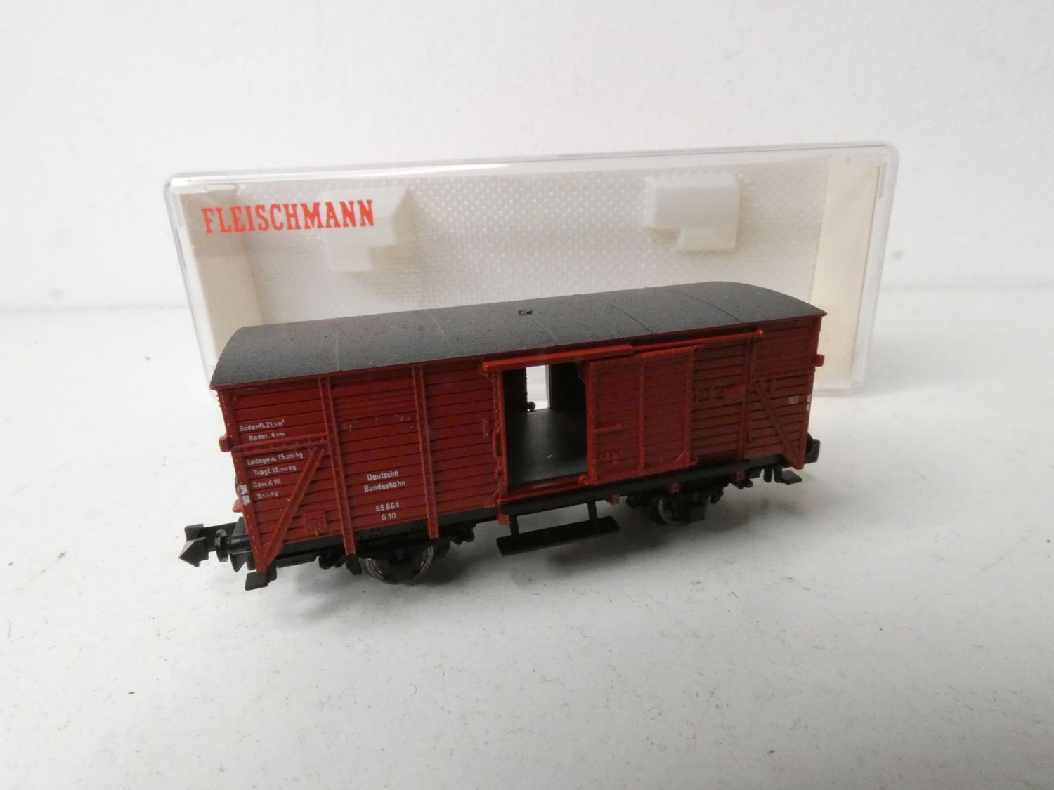 Gedeckter Güterwagen Bauart G10 der DB von Fleischmann