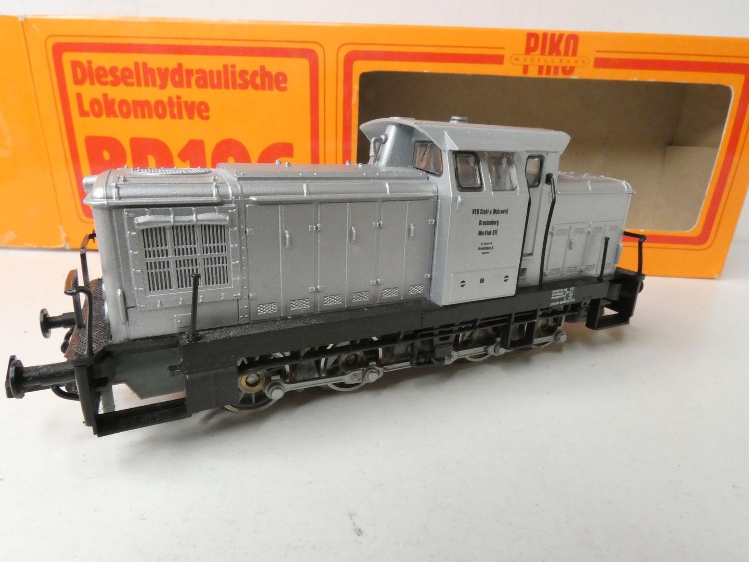 BR 106 silber Stahl und Walzwerk Brandenburg von Piko H0