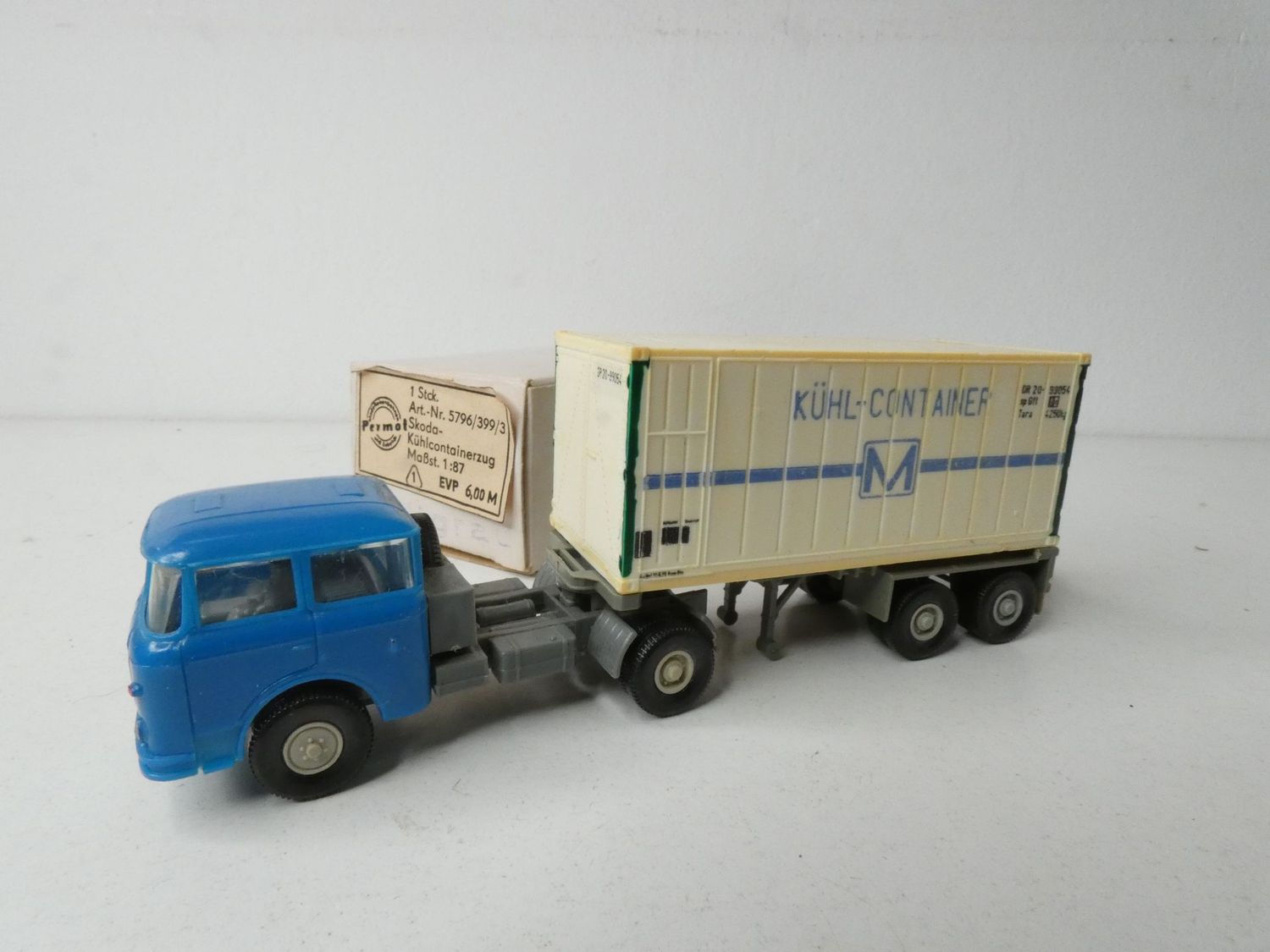 Skoda 706 blau Sattelzug mit Kühl Container von Permot in H0 mit Verpackung
