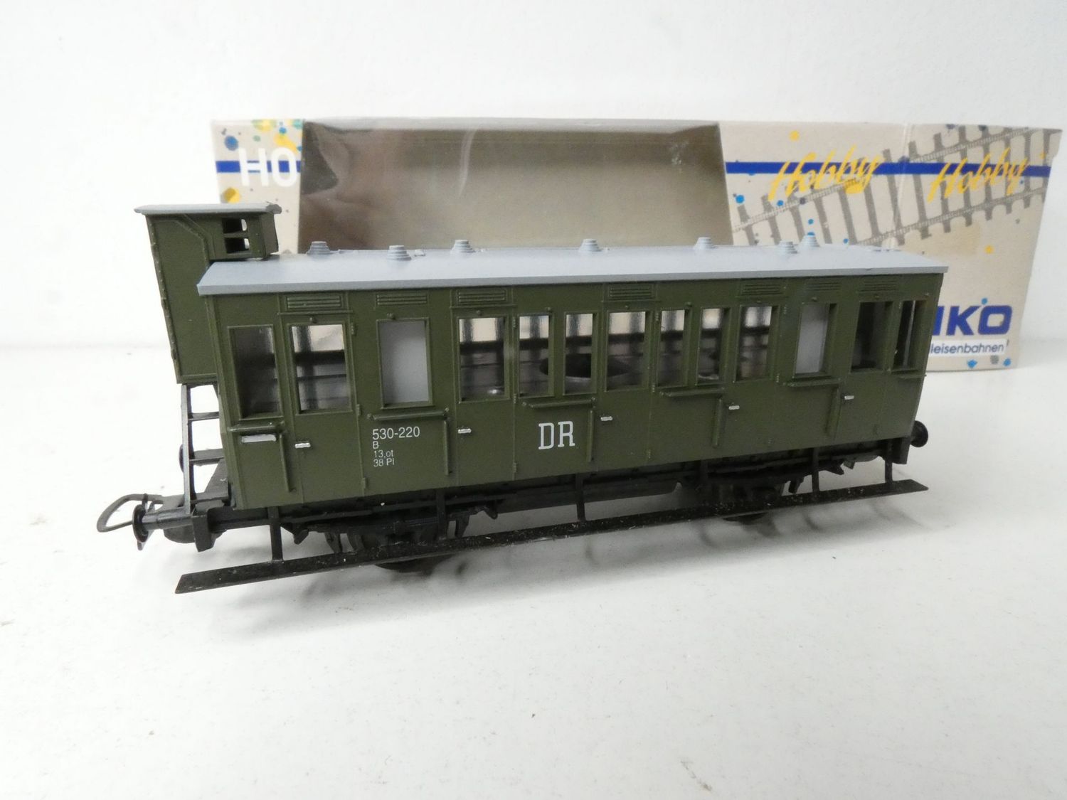 Abteilwagen mit Bremserhaus DR Epoche 3 in H0 von Piko