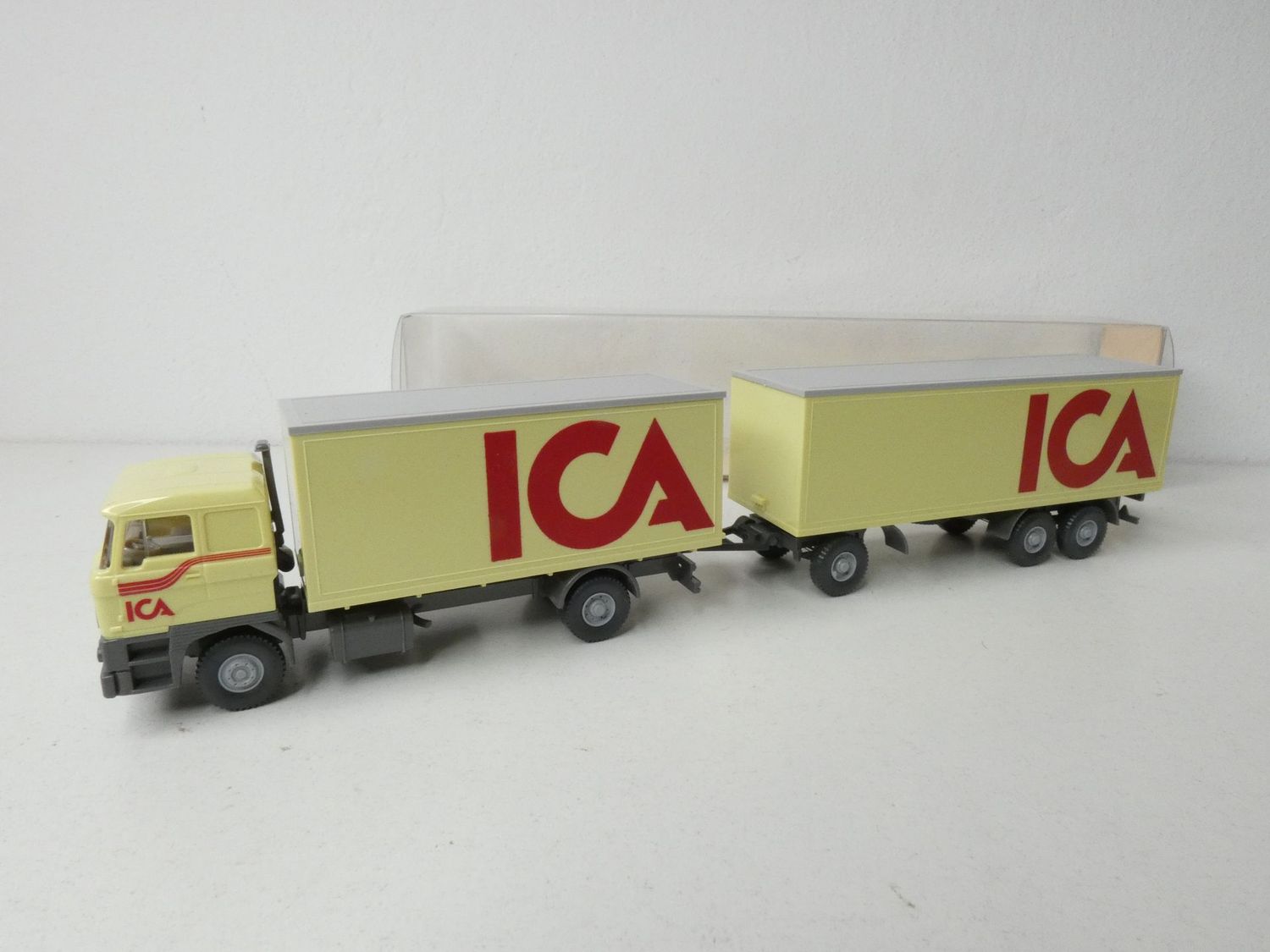 DAF Koffer Sattelzug "ICA" von Wiking H0