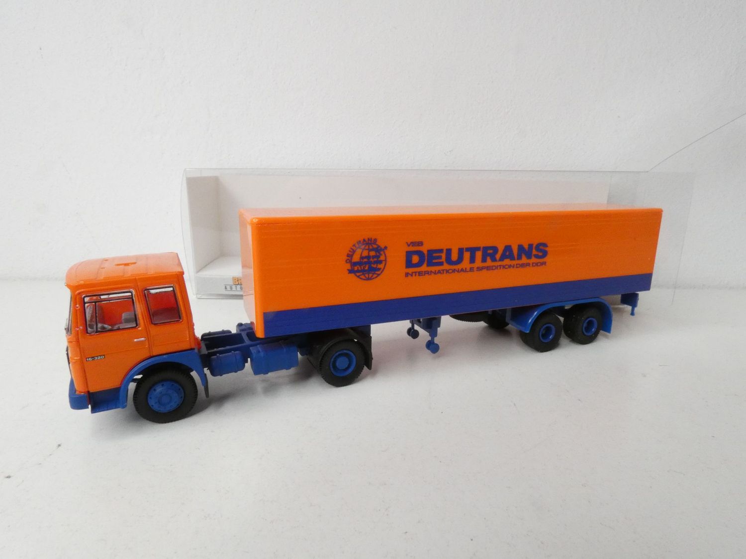 MAN Sattelzug "Deutrans" von Brekina in OVP