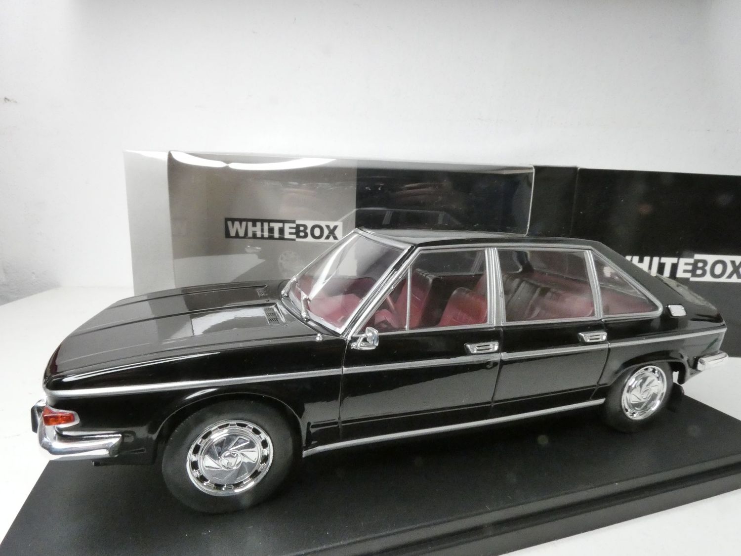 Tatra 613 in 1:24 White Box