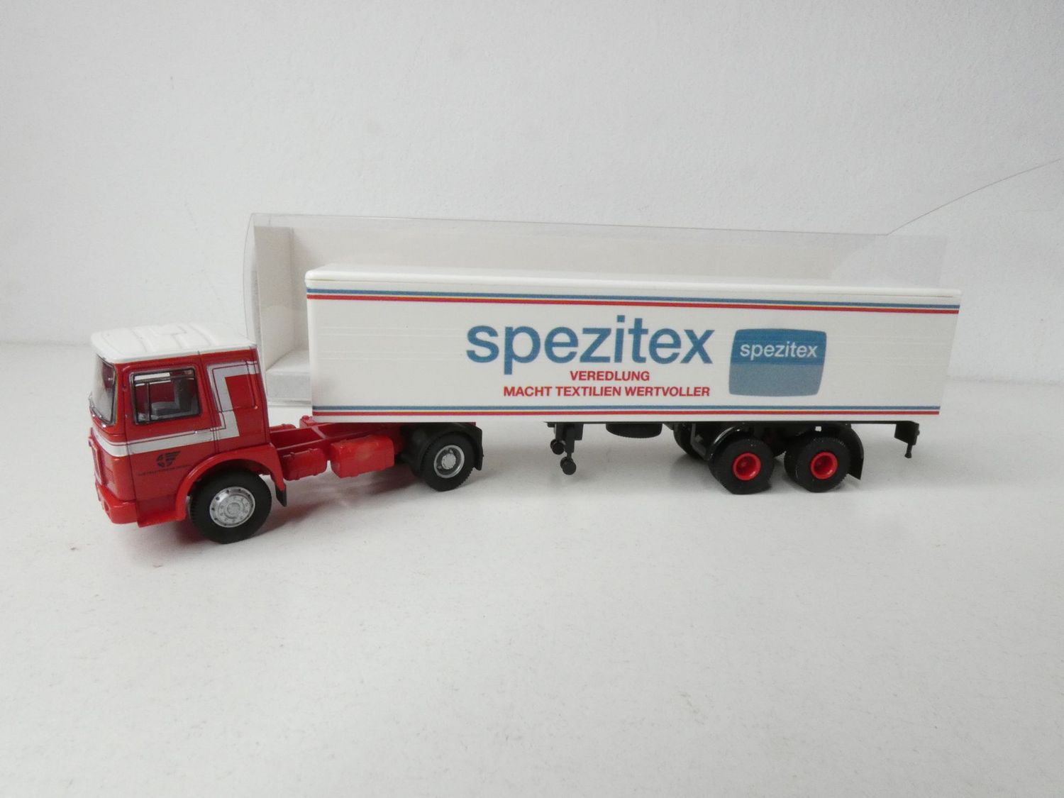Roman Diesel Sattelzug "Spezitex" 1:87 von Brekina