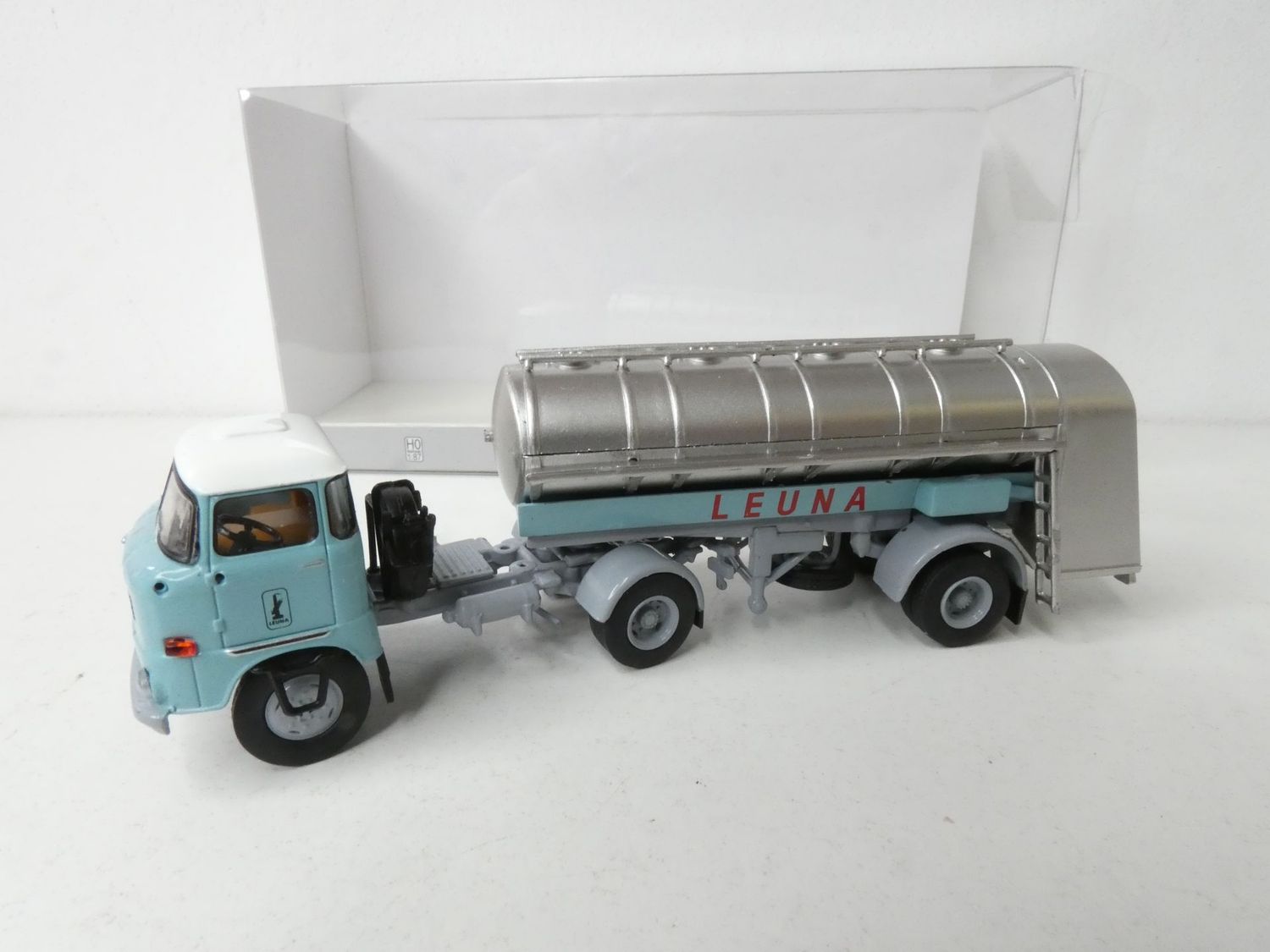IFA W50 Tank Sattelzug "Leuna" von Brekina in H0