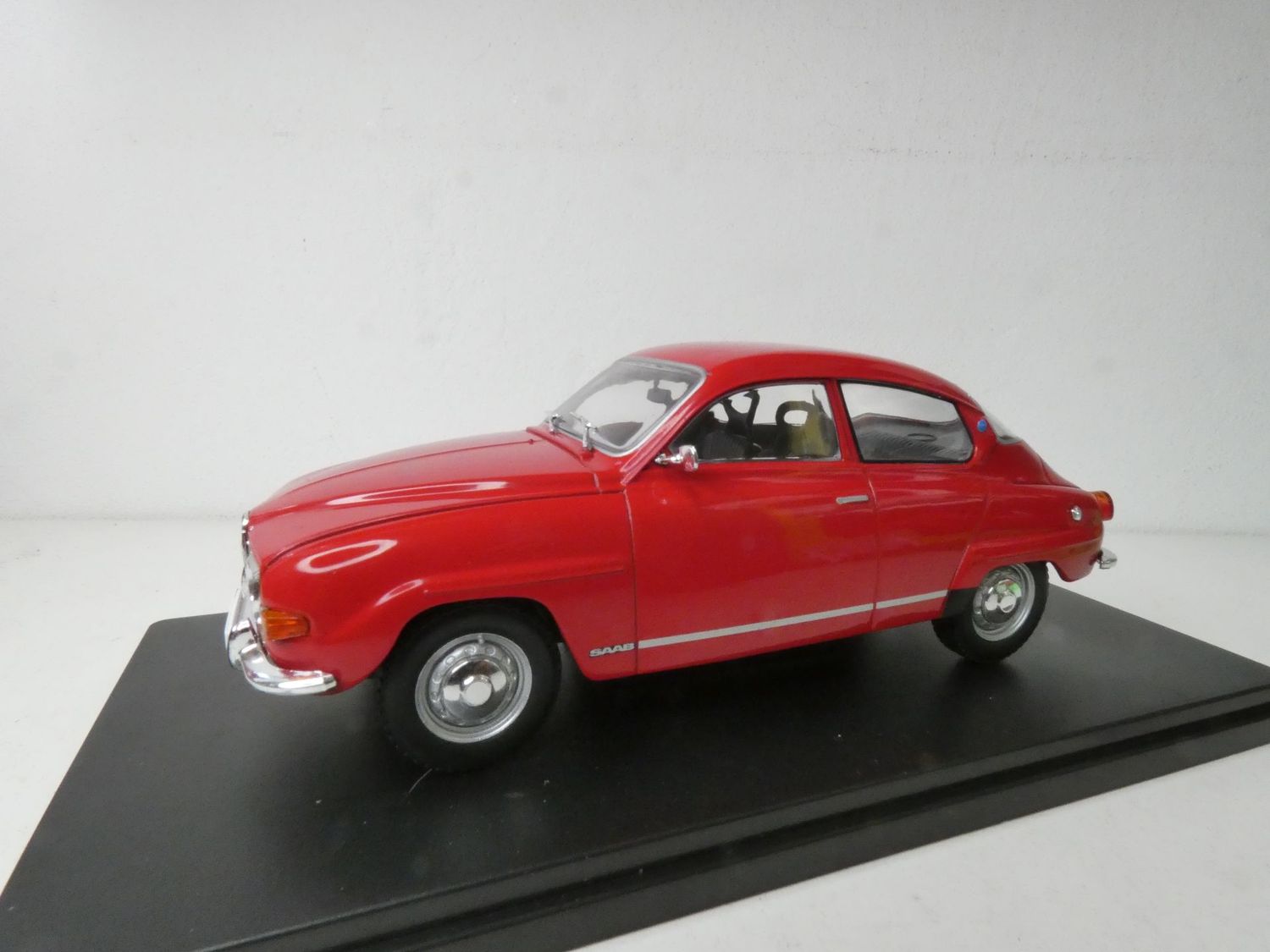 Saab 96 V4 in 1:24 White Box