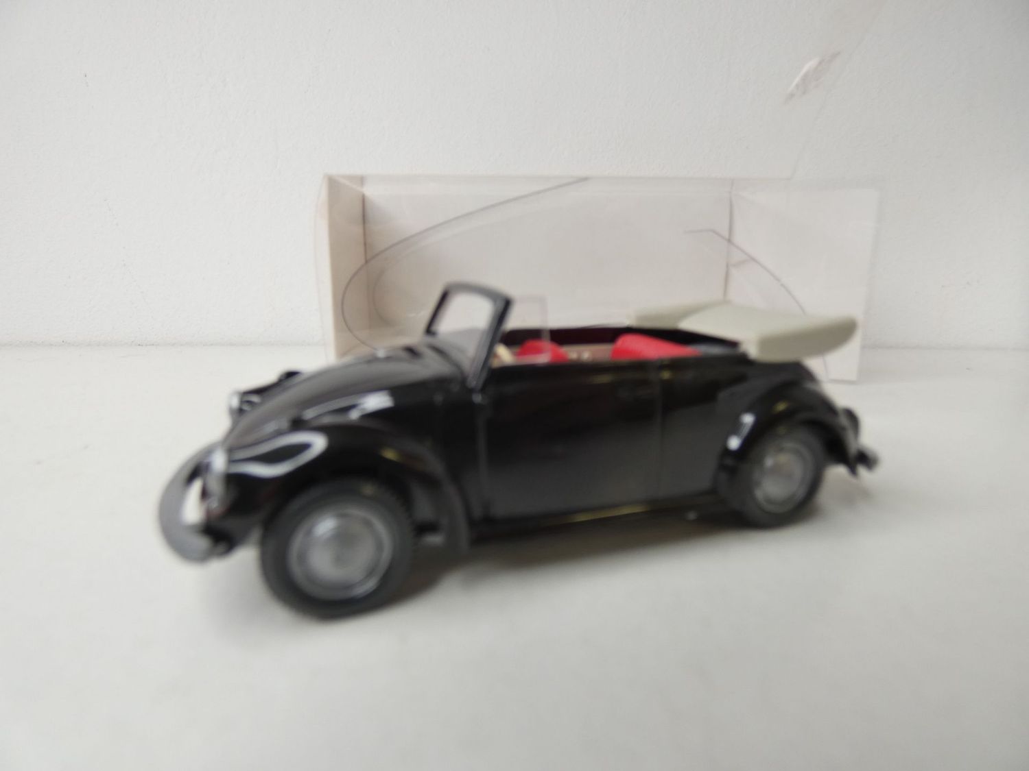 Käfer Cabrio schwarz in 1:40 von Wiking