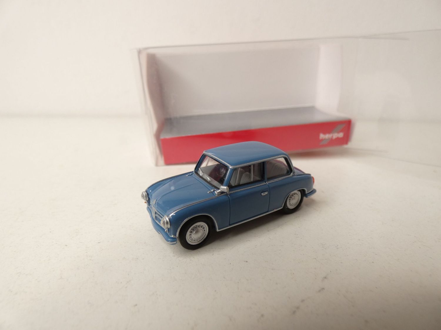 AWZ P70 blau in 1:87 von Herpa