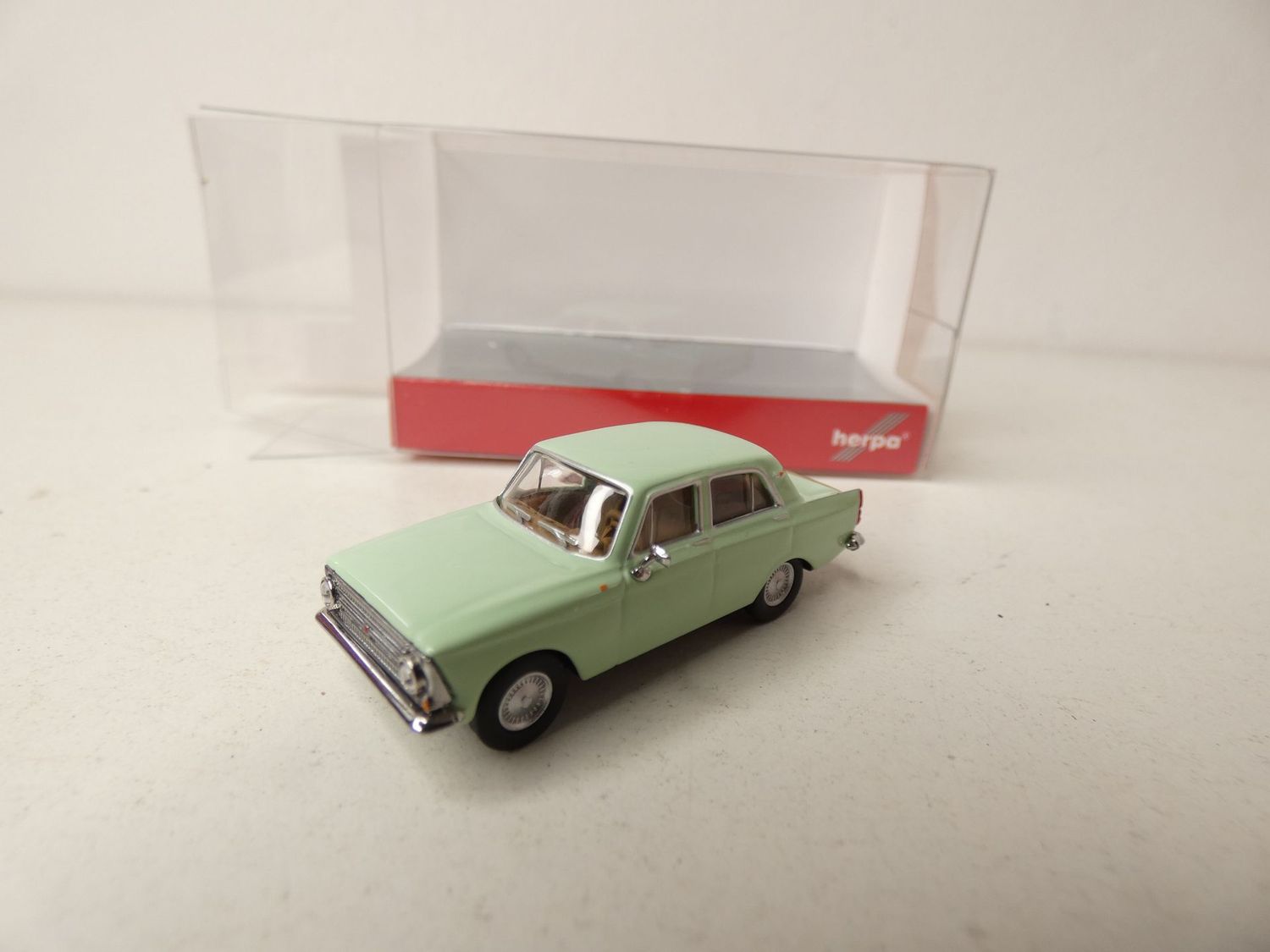 Moskwitsch 408 hellgrün in 1:87 von Herpa