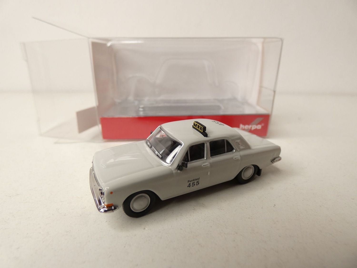 Wolg M24 Funktaxi in 1:87 von Herpa