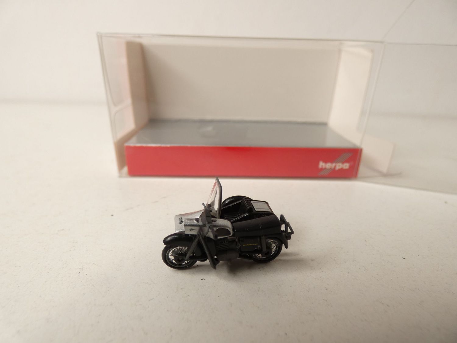 MZ ES 250 mit Beiwagen silber in 1:87 von Herpa in OVP