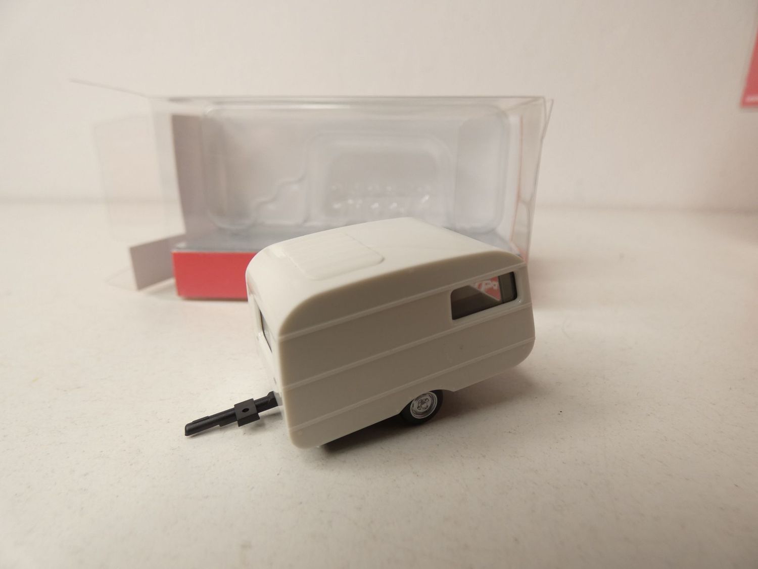 Wohnwagen Qek Junior in 1:87 von Herpa