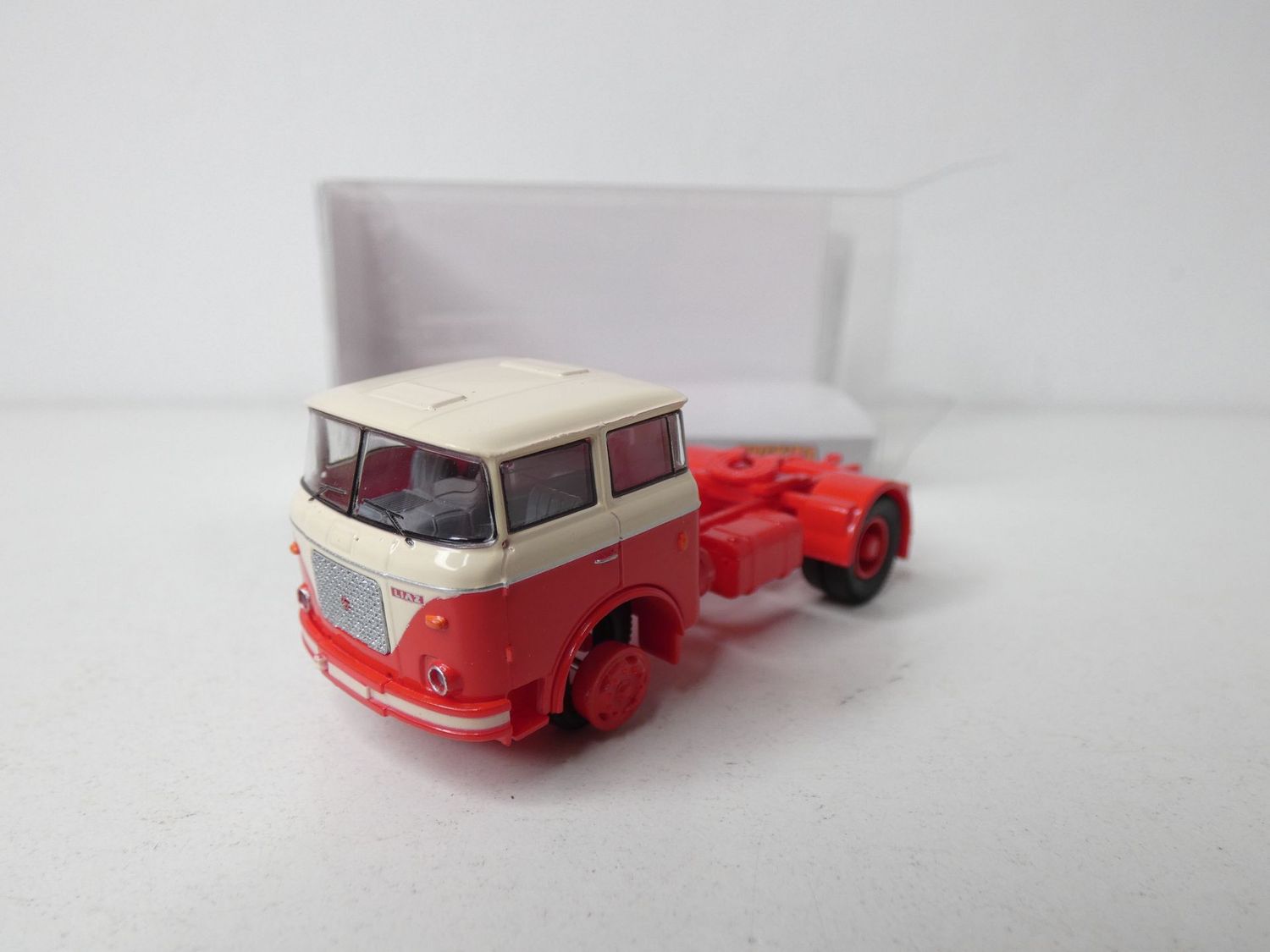 LIAZ 706 Sattelzugmaschine  von Brekina H0 in OVP