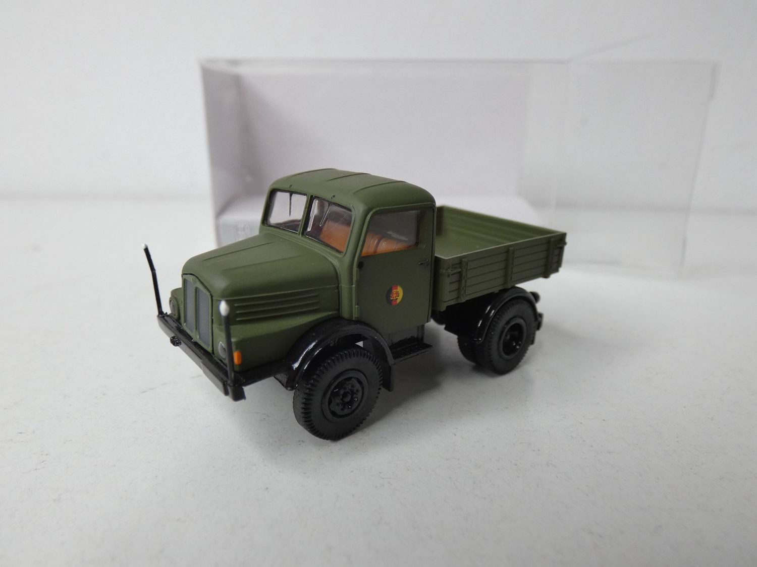 IFA  S 4000-1 Sattelzugmaschine "NVA" von Brekina H0 in OVP
